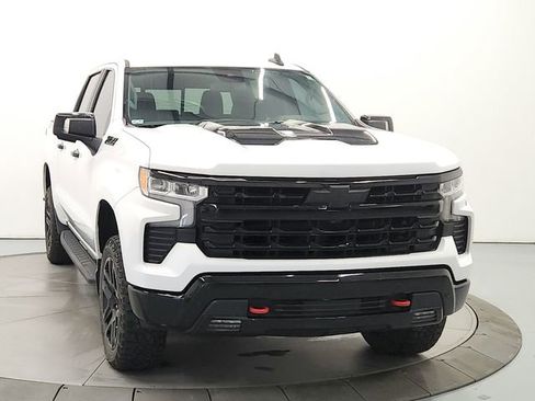 Used 2024 Chevrolet Silverado 1500 LT Trail Boss w/ LT Trail Boss Premium Package AWD/4WD image 2