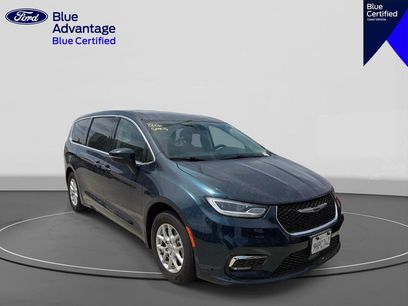Used 2023 Chrysler Pacifica Touring-L