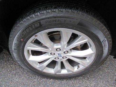 Used 2022 Ford Explorer XLT w/ Equipment Group 202A image 10