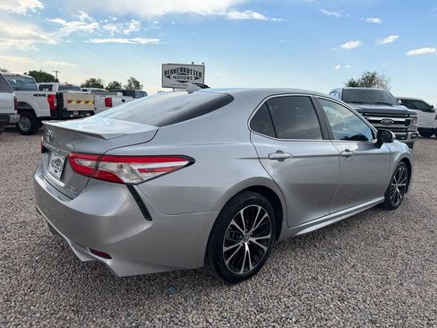 Used 2020 Toyota Camry SE FWD image 11