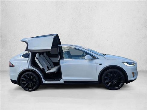 Used 2020 Tesla Model X Long Range image 5
