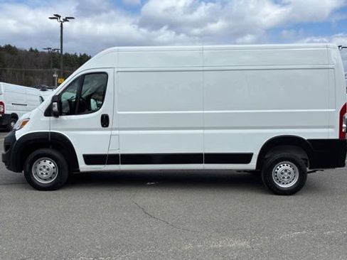 Used 2024 RAM ProMaster 2500 w/ Convenience Group FWD image 4