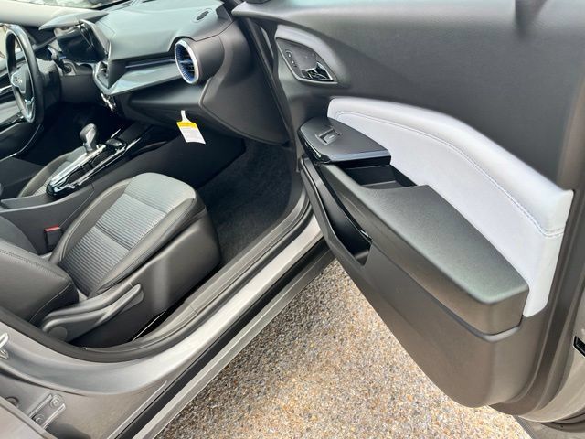 Used 2025 Chevrolet Trax LT w/ Driver Confidence Package FWD image 20