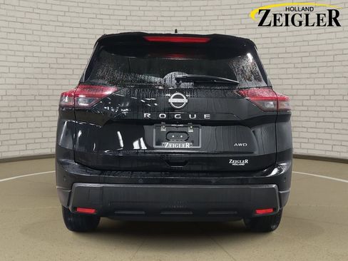Used 2025 Nissan Rogue SV image 6