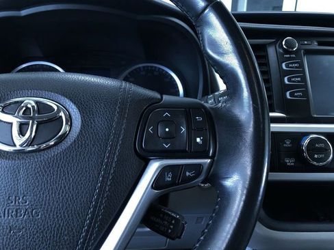 Certified 2017 Toyota Highlander XLE image 28