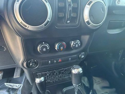Used 2018 Jeep Wrangler Unlimited Sahara AWD/4WD image 27
