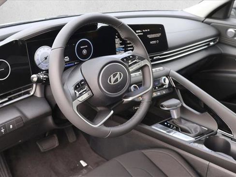 New 2025 Hyundai Elantra SEL FWD image 10