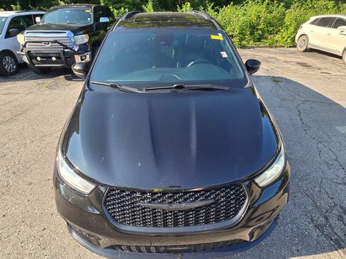 Used 2023 Chrysler Pacifica Touring-L w/ S Appearance Package FWD image 13