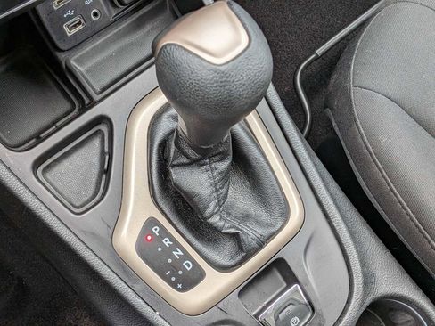 Used 2016 Jeep Cherokee 75th Anniversary image 30