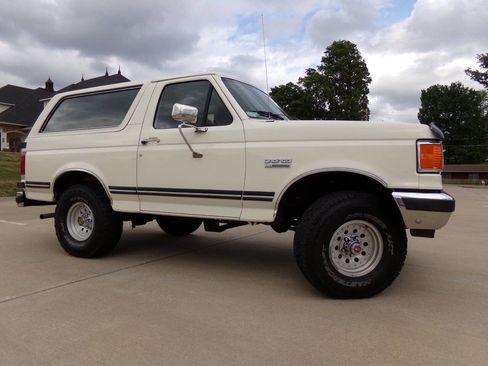 Used 1990 Ford Bronco AWD/4WD image 4