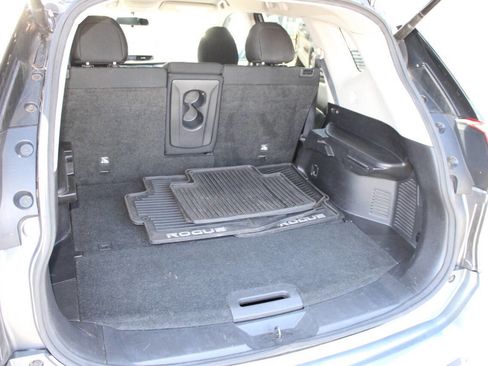 Used 2017 Nissan Rogue SV w/ SV Premium Package AWD/4WD image 24