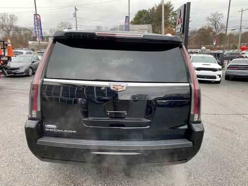 Used 2020 Cadillac Escalade ESV Luxury image 4