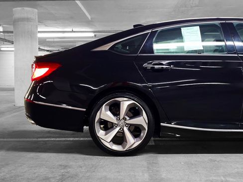 Certified 2018 Honda Accord Touring image 19