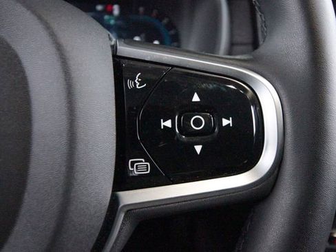 Certified 2025 Volvo XC90 B6 Plus image 19