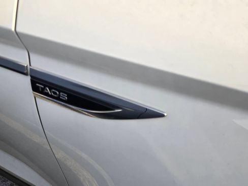 Used 2022 Volkswagen Taos SE FWD image 11
