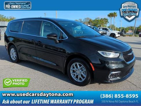 Used 2023 Chrysler Pacifica Touring-L image 1