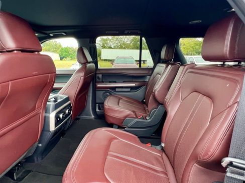 Used 2024 Ford Expedition Limited image 5