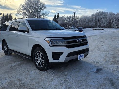 Used 2023 Ford Expedition Max XLT image 4