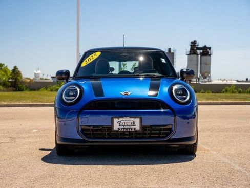 Used 2025 MINI Cooper 2-Door Hardtop FWD image 2