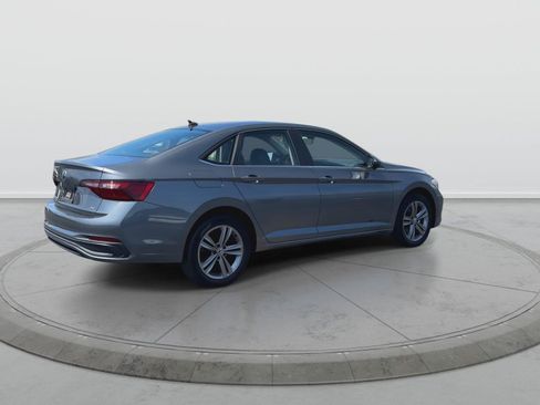 Used 2022 Volkswagen Jetta SE FWD image 8