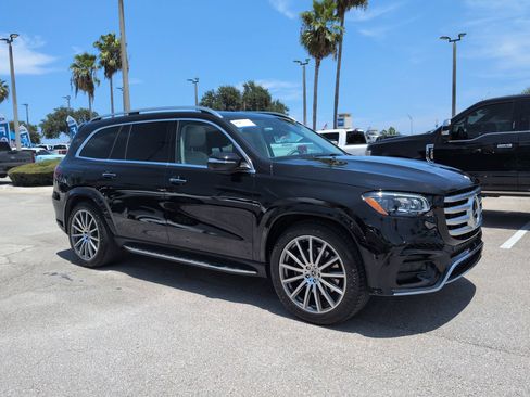 Used 2024 Mercedes-Benz GLS 580 4MATIC image 2