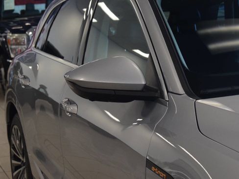 Used 2019 Audi e-tron Prestige w/ Prestige Package AWD/4WD image 10