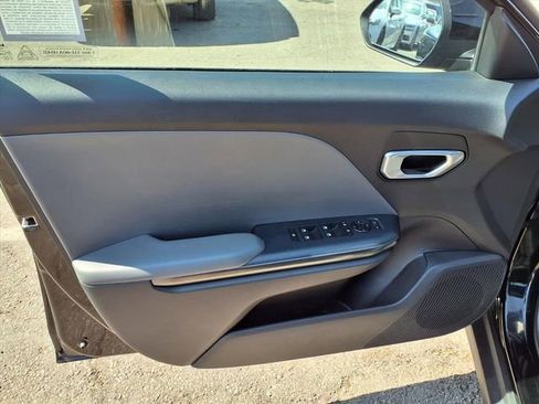 Used 2025 Kia K4 LXS image 12