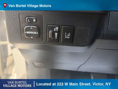 Used 2018 Toyota RAV4 Limited AWD/4WD image 14