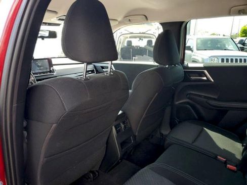 Used 2023 Mitsubishi Outlander ES FWD image 18