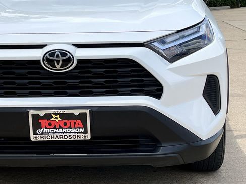 Used 2025 Toyota RAV4 XLE FWD image 12