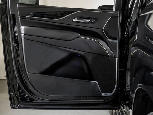 Used 2021 Cadillac Escalade ESV Sport w/ Driver Assist Tech Package image 37