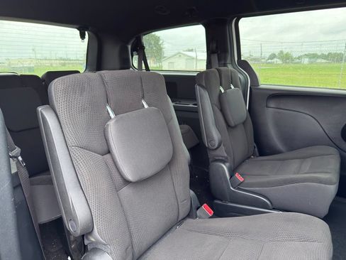 Used 2017 Dodge Grand Caravan SE FWD image 31