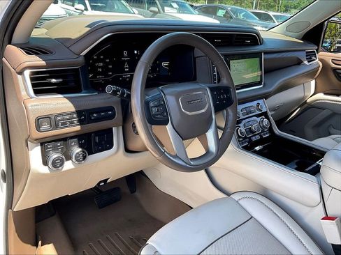 Used 2022 GMC Yukon Denali w/ Denali Premium Package AWD/4WD image 8