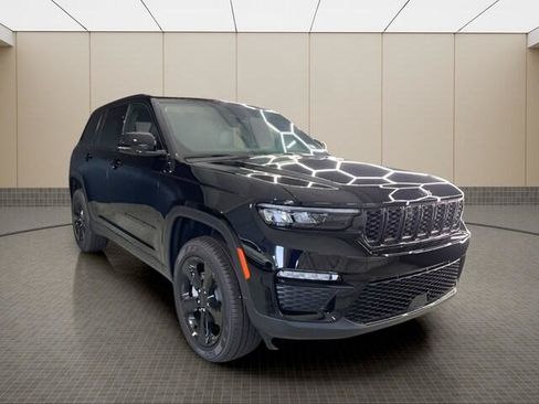 Certified 2025 Jeep Grand Cherokee Limited w/ Luxury Tech Group II AWD/4WD image 7