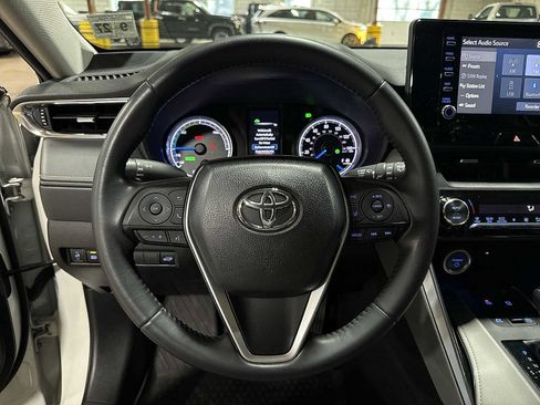 Certified 2022 Toyota Venza LE image 18