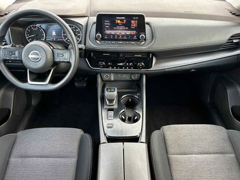 Used 2022 Nissan Rogue SV image 5