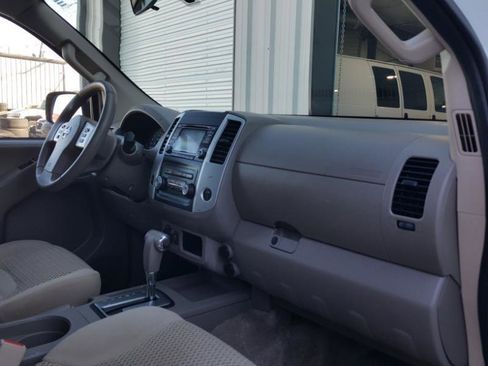 Used 2015 Nissan Frontier SV image 13