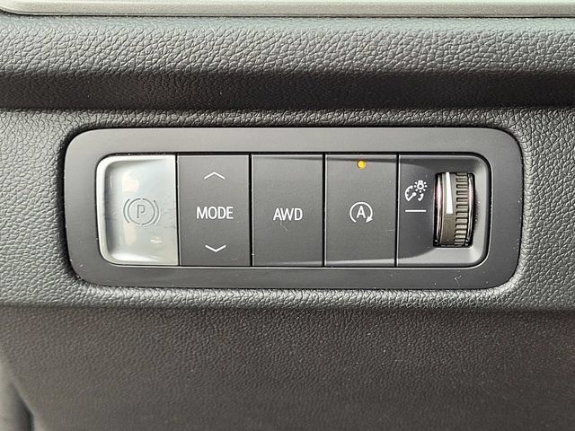 Used 2025 Chevrolet Traverse LT AWD/4WD image 13