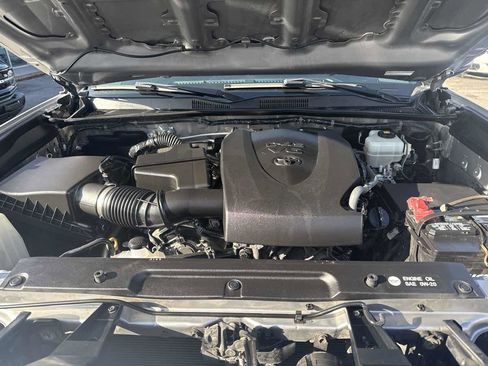 Used 2018 Toyota Tacoma TRD Off-Road image 25