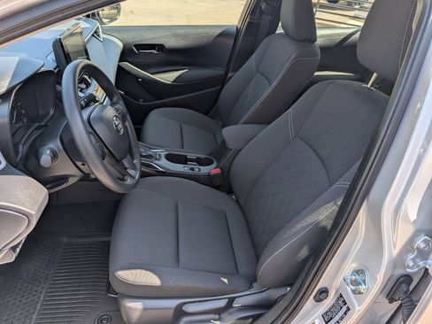 Used 2025 Toyota Corolla LE image 2