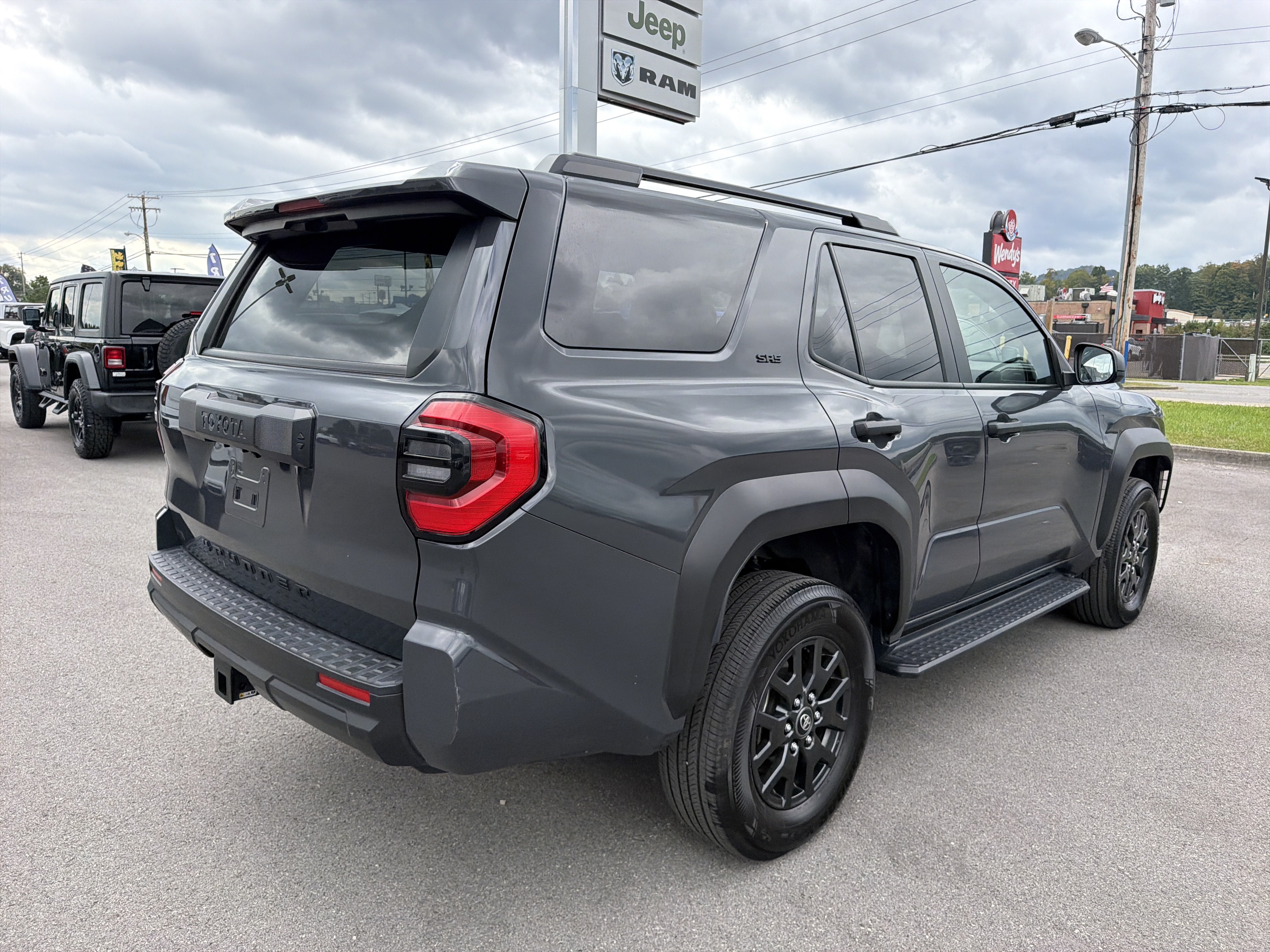 Used 2025 Toyota 4Runner SR5 AWD/4WD image 6