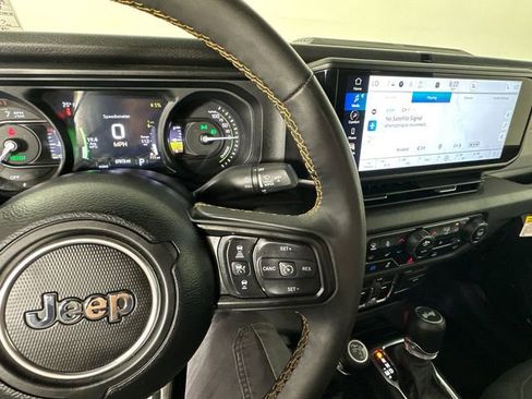 Used 2024 Jeep Wrangler Unlimited w/ Convenience Group AWD/4WD image 25