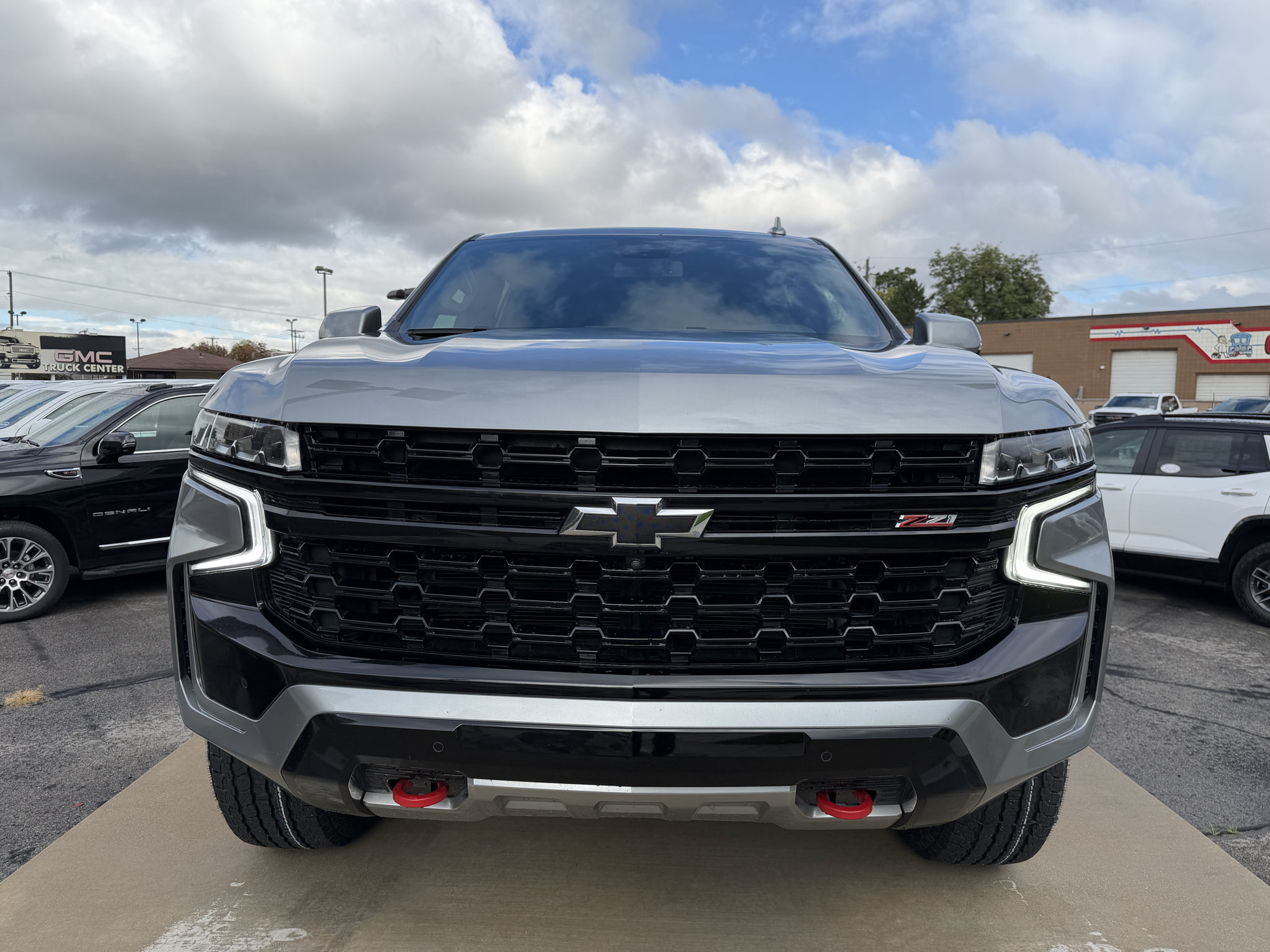 Used 2023 Chevrolet Tahoe Z71 w/ Z71 Off-Road Package AWD/4WD image 9