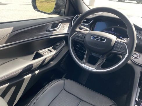 New 2025 Jeep Grand Cherokee L Limited image 37