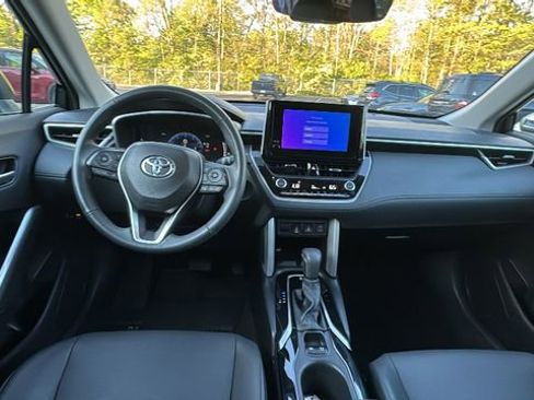 Used 2024 Toyota Corolla Cross XLE AWD/4WD image 8