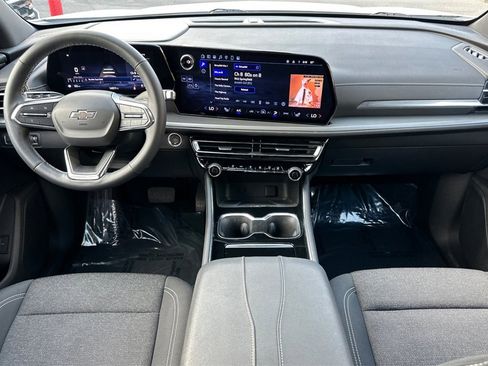 Used 2024 Chevrolet Traverse LT image 15