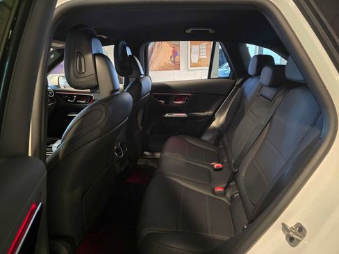 Used 2025 Mercedes-Benz GLC 300 image 17