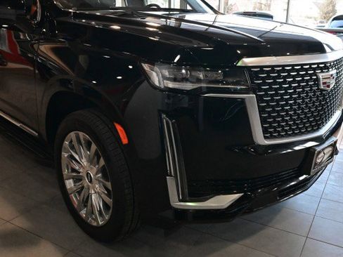 Used 2023 Cadillac Escalade ESV Premium Luxury image 10