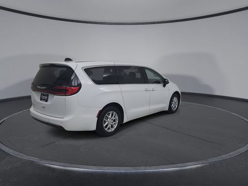 Certified 2023 Chrysler Pacifica Touring-L FWD image 17
