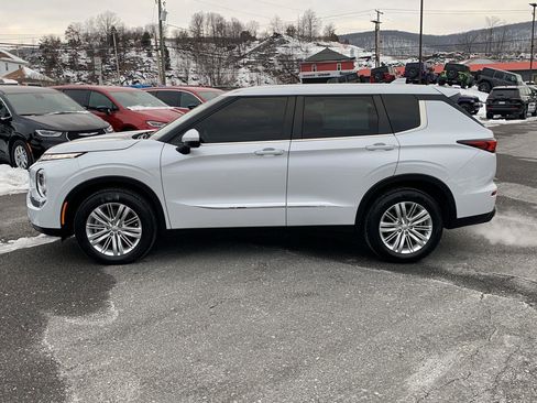 Used 2022 Mitsubishi Outlander ES image 8